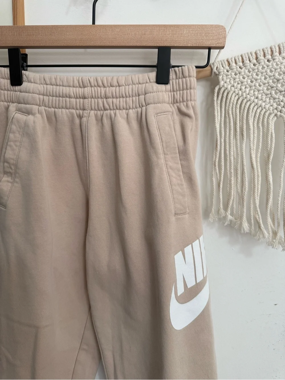 Nike - big kid size M - jogger sweatpants